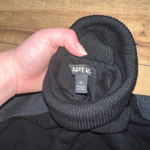 turtle neck sweater - Picture 3 of 6